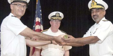 معرکے ہیں تیز تر!