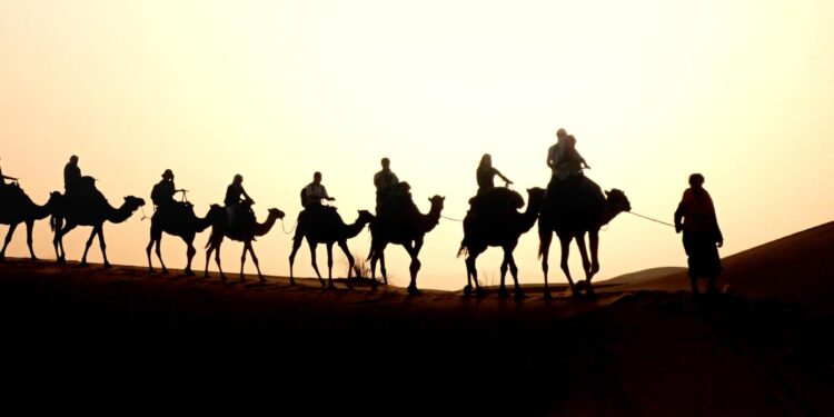 اپنی منزل، اپنا اندازِ سفر مت بھولنا!