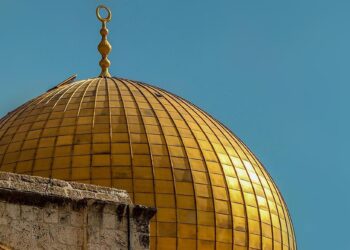 کس کے منتظر ہیں سب، معجزہ کہ زلزلہ؟