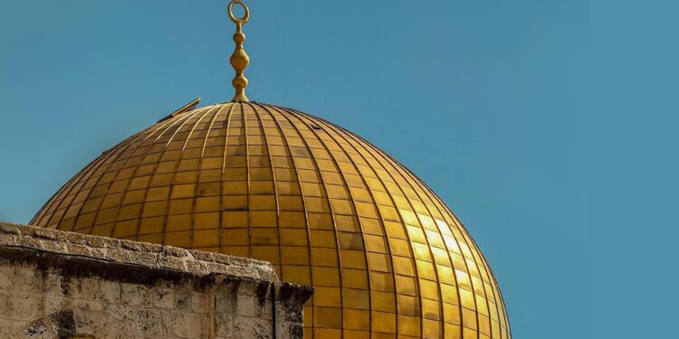 کس کے منتظر ہیں سب، معجزہ کہ زلزلہ؟