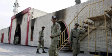 مدارس کے خلاف امریکی خوشنودی کے لیے جرنیلی عزائم