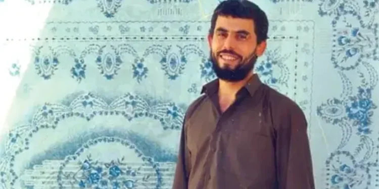 جس دھج سے کوئی مقتل میں گیا وہ شان سلامت رہتی ہے!